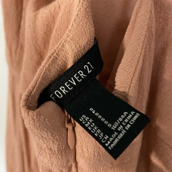 Gorgeous lace maxi dress with open lace back area. - Picture 4 of 4